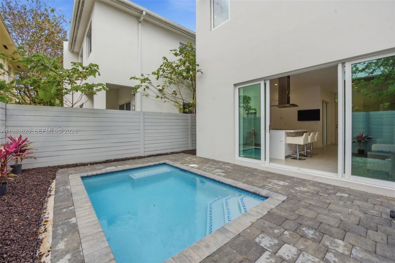 3525 Day Ave, Miami, FL 33133 Photo