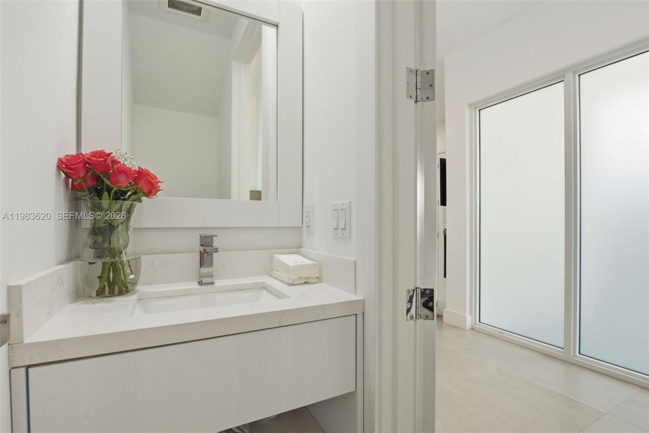 3525 Day Ave, Miami, FL 33133 Photo