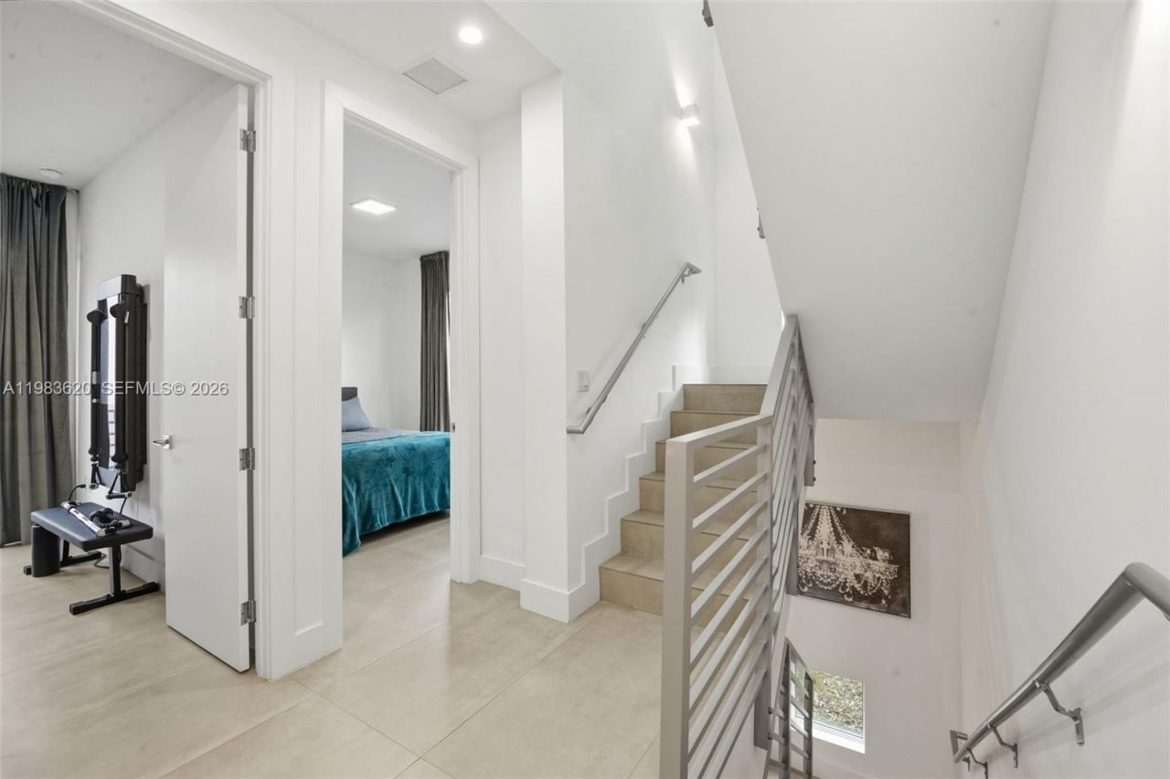 3525 Day Ave, Miami, FL 33133 Photo