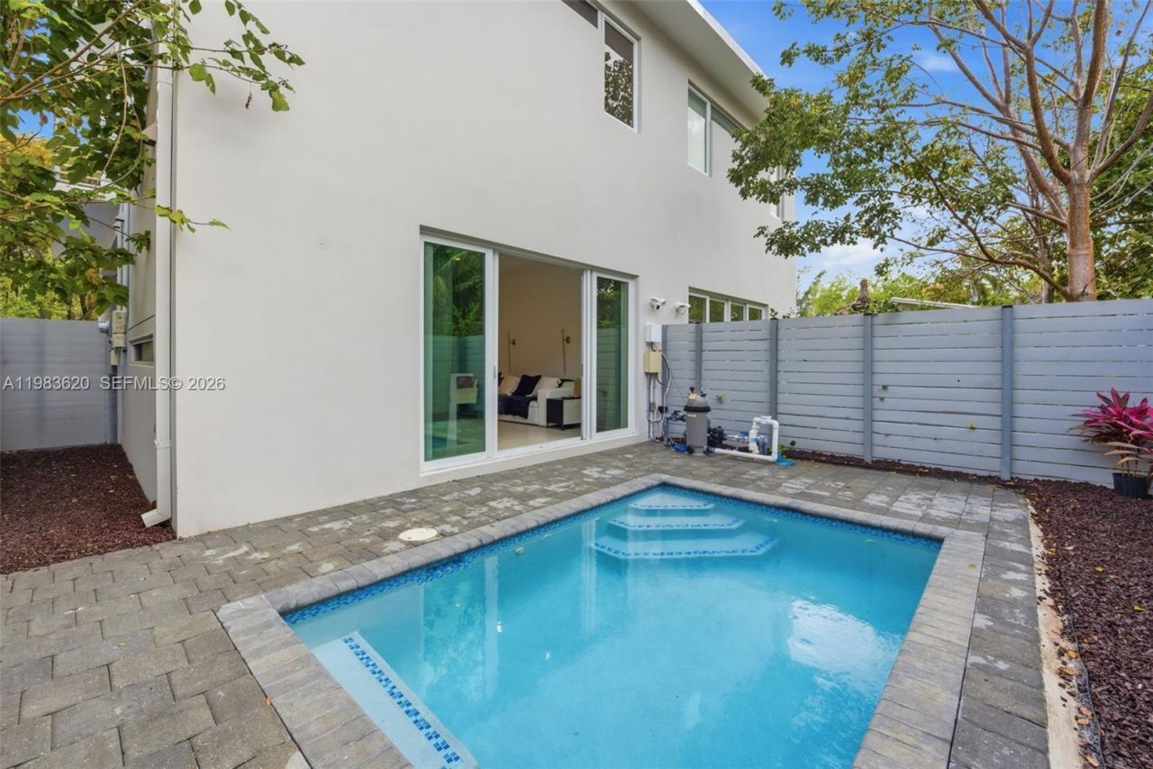 3525 Day Ave, Miami, FL 33133 Photo