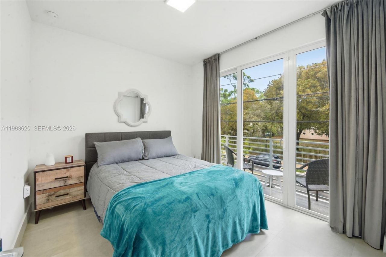 3525 Day Ave, Miami, FL 33133 Photo