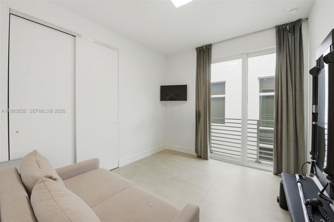 3525 Day Ave, Miami, FL 33133 Photo