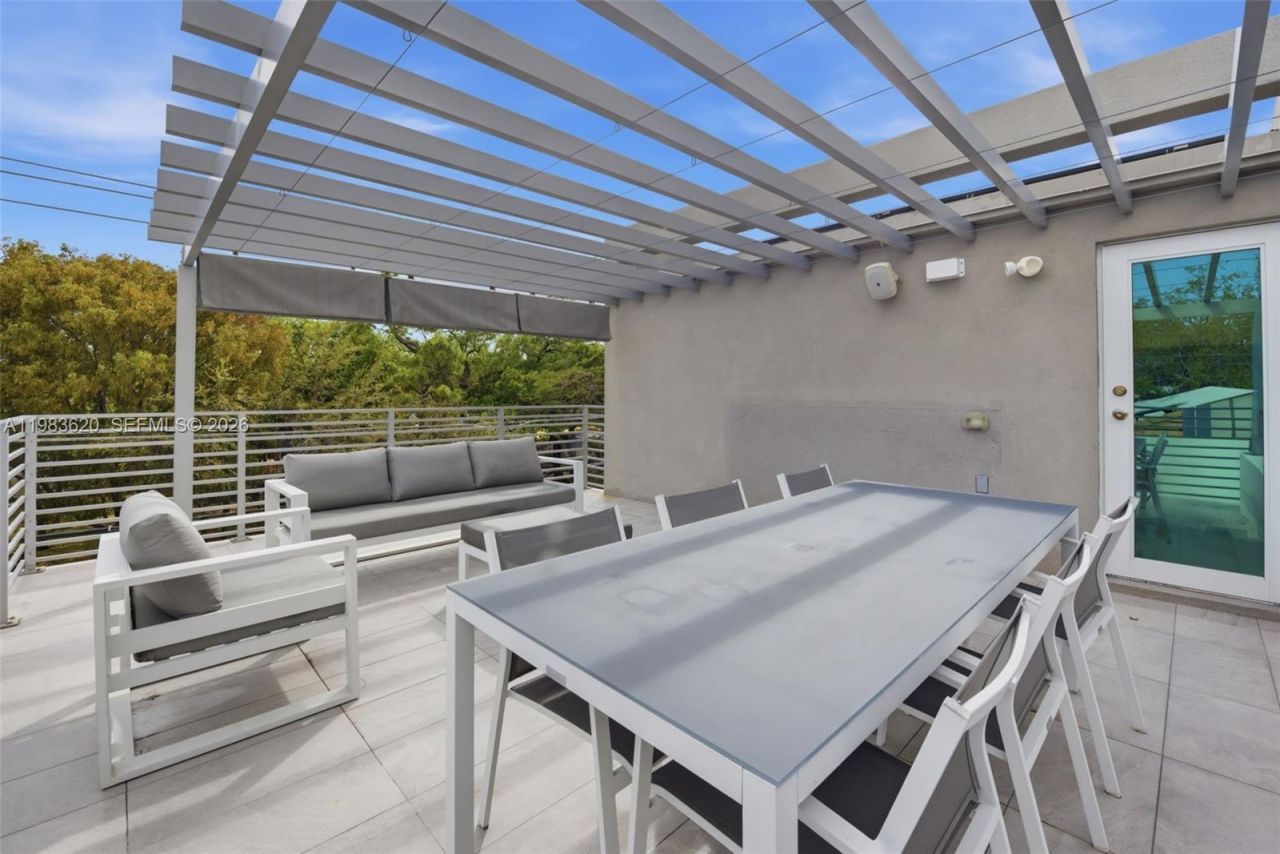 3525 Day Ave, Miami, FL 33133 Photo