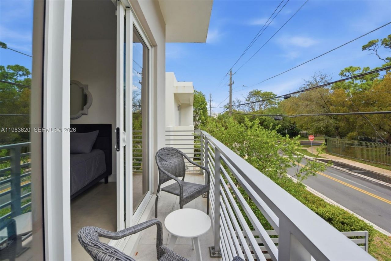 3525 Day Ave, Miami, FL 33133 Photo
