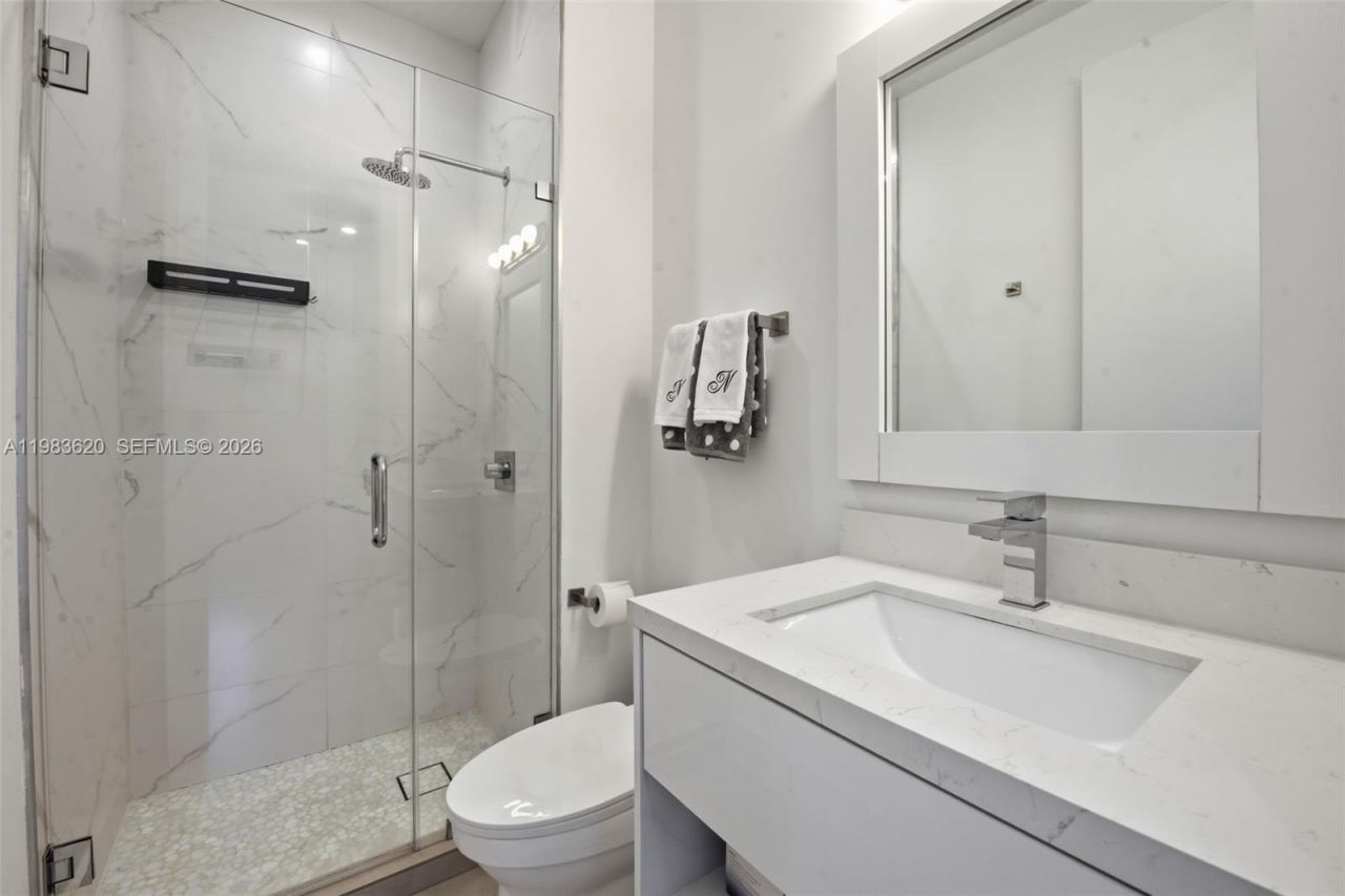 3525 Day Ave, Miami, FL 33133 Photo