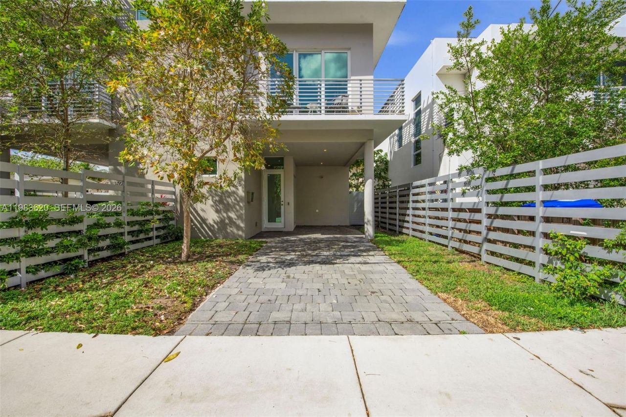 3525 Day Ave, Miami, FL 33133 Photo