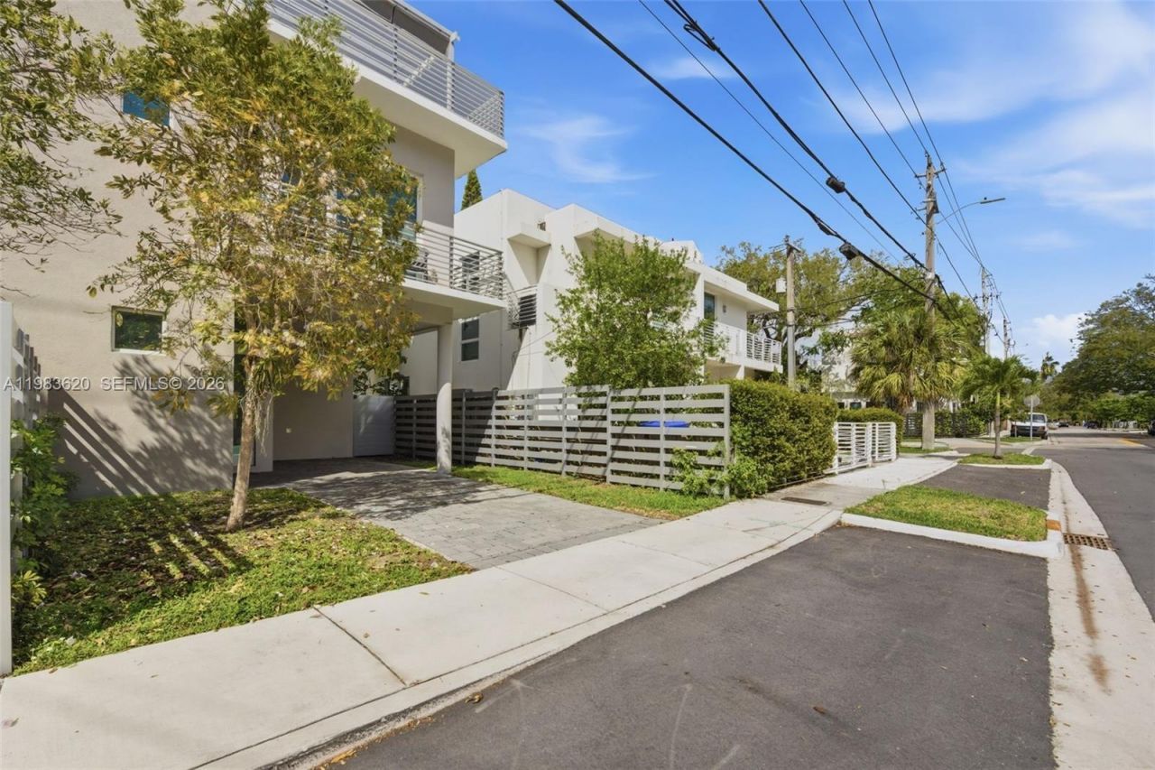 3525 Day Ave, Miami, FL 33133 Photo