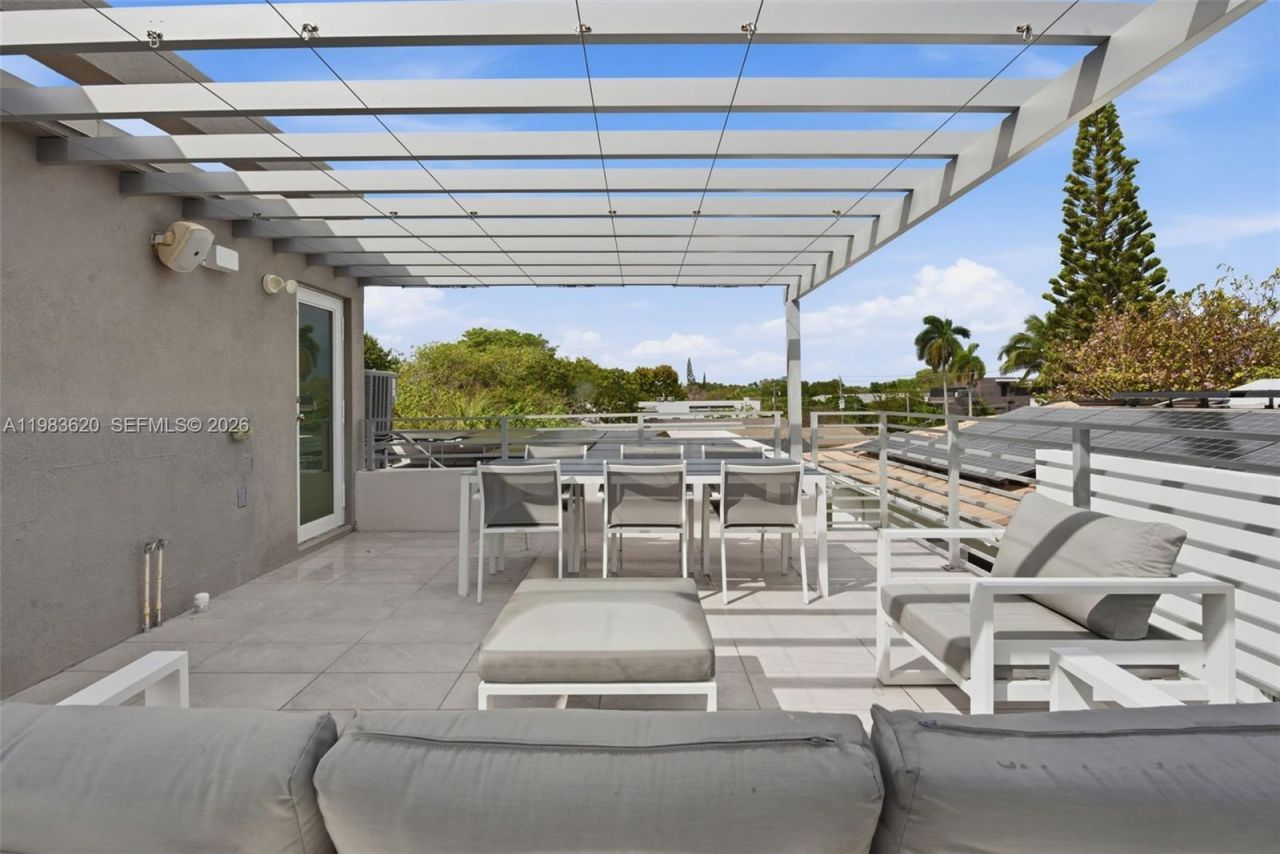 3525 Day Ave, Miami, FL 33133 Photo
