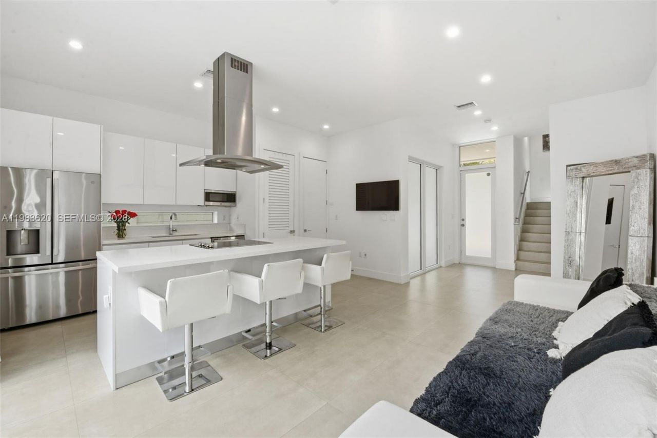 3525 Day Ave, Miami, FL 33133 Photo