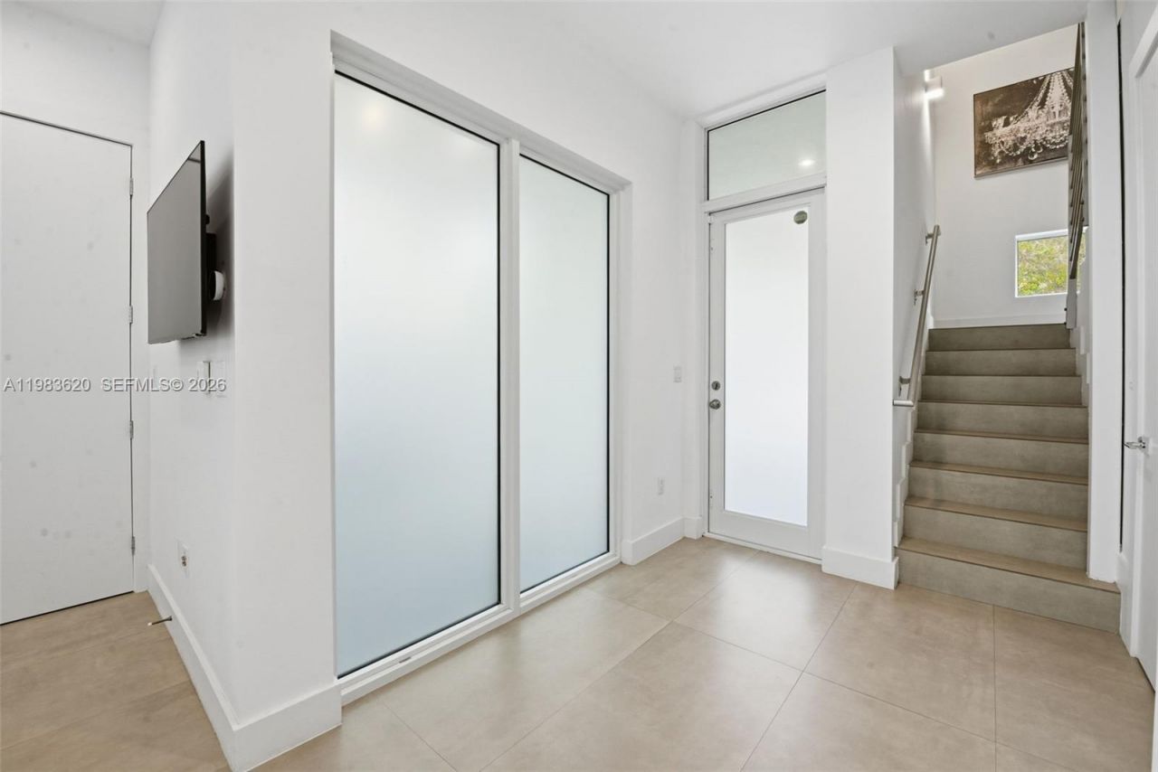 3525 Day Ave, Miami, FL 33133 Photo