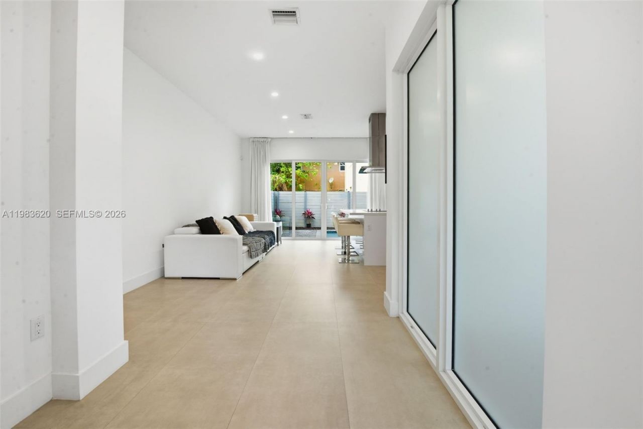 3525 Day Ave, Miami, FL 33133 Photo