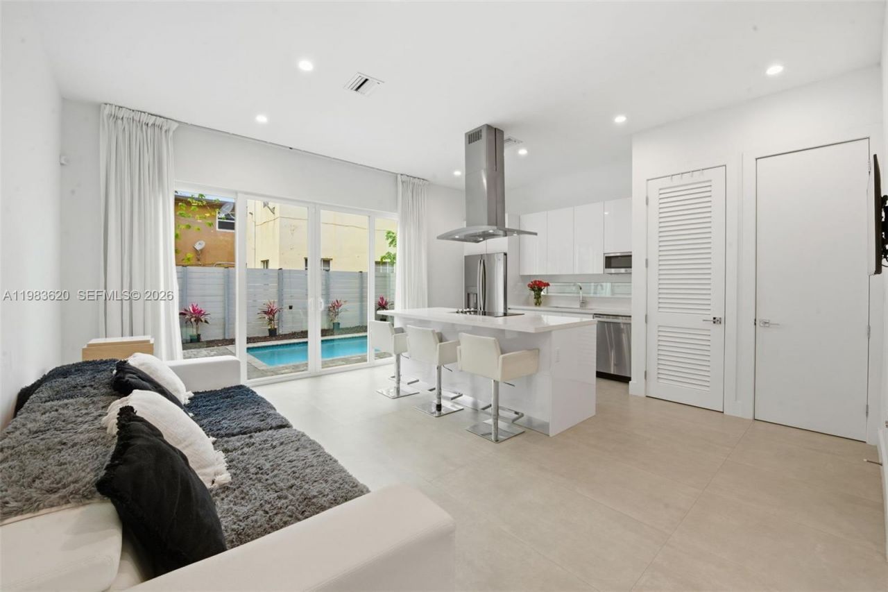 3525 Day Ave, Miami, FL 33133 Photo