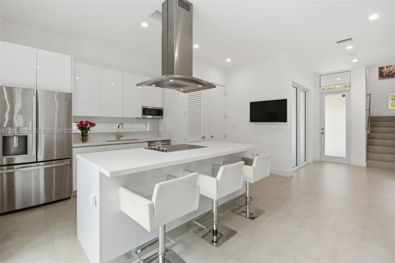 3525 Day Ave, Miami, FL 33133 Photo