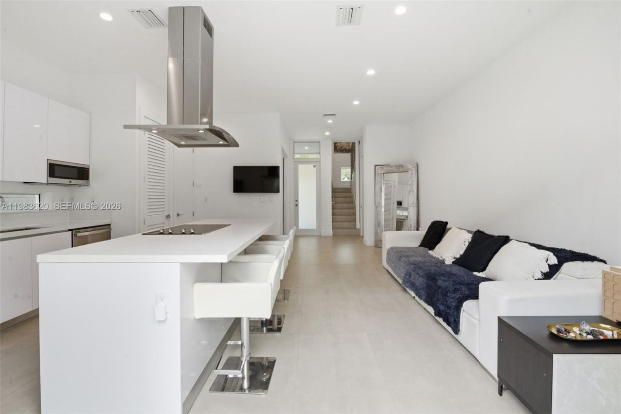 3525 Day Ave, Miami, FL 33133 Photo