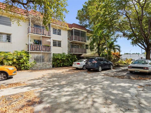 13655 NE 10th Aveue , Unit 304, North Miami, FL 33161