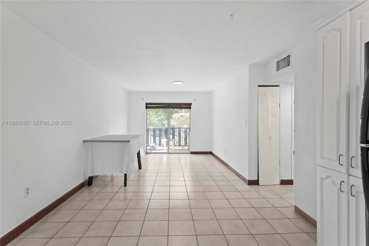 13655 NE 10th Aveue , Unit 304, North Miami, FL 33161 Photo