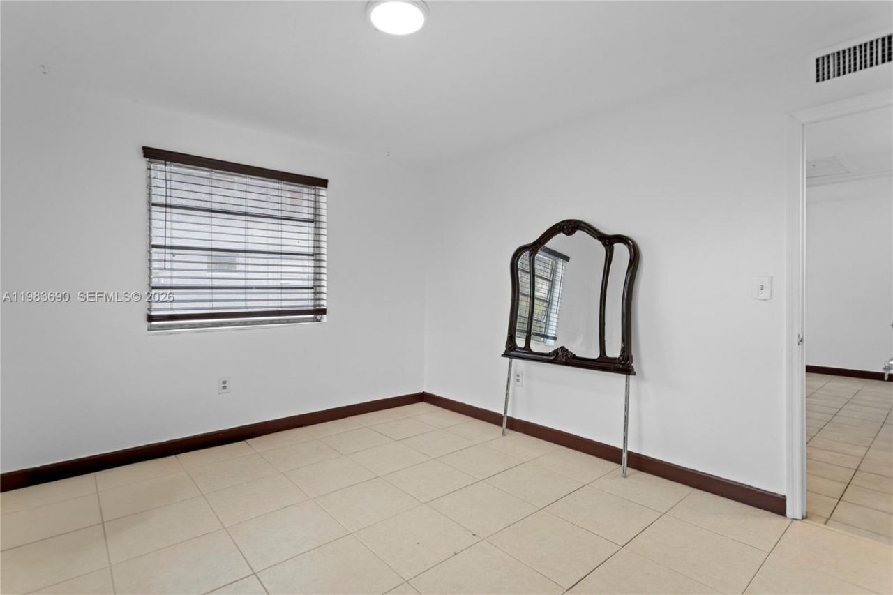 13655 NE 10th Aveue , Unit 304, North Miami, FL 33161 Photo