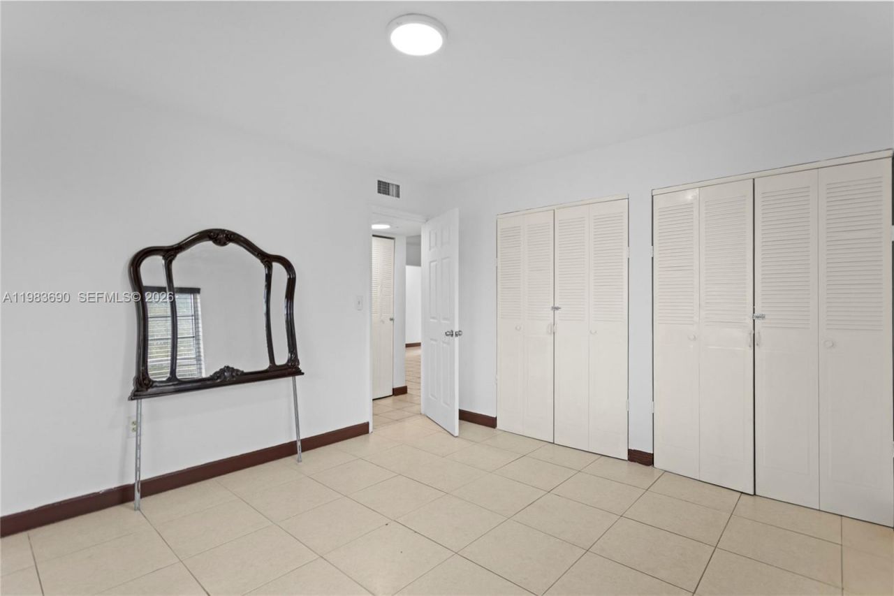 13655 NE 10th Aveue , Unit 304, North Miami, FL 33161 Photo
