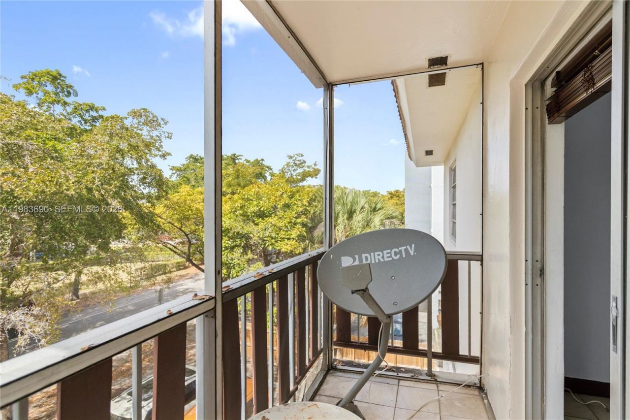 13655 NE 10th Aveue , Unit 304, North Miami, FL 33161 Photo