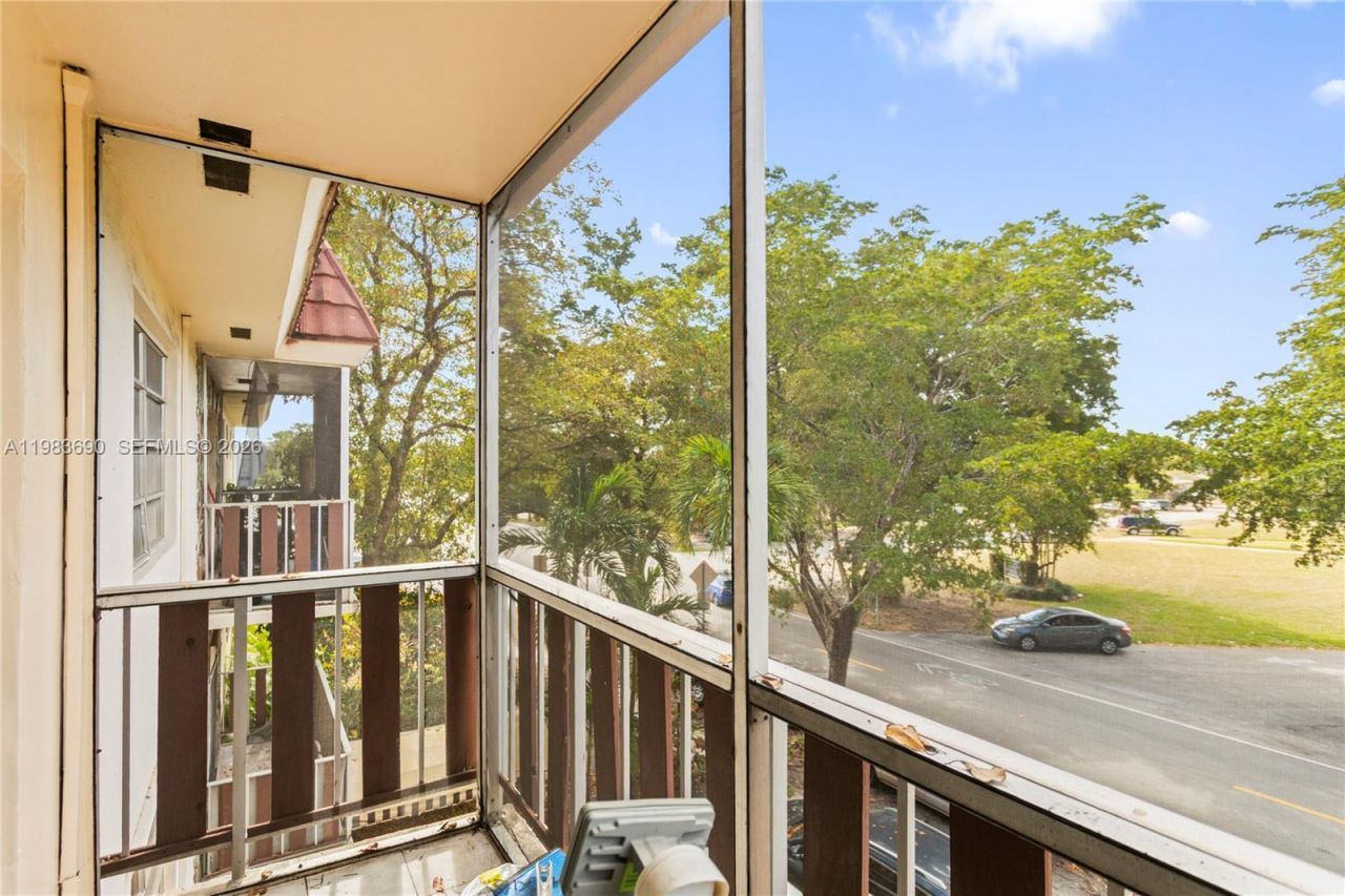 13655 NE 10th Aveue , Unit 304, North Miami, FL 33161 Photo