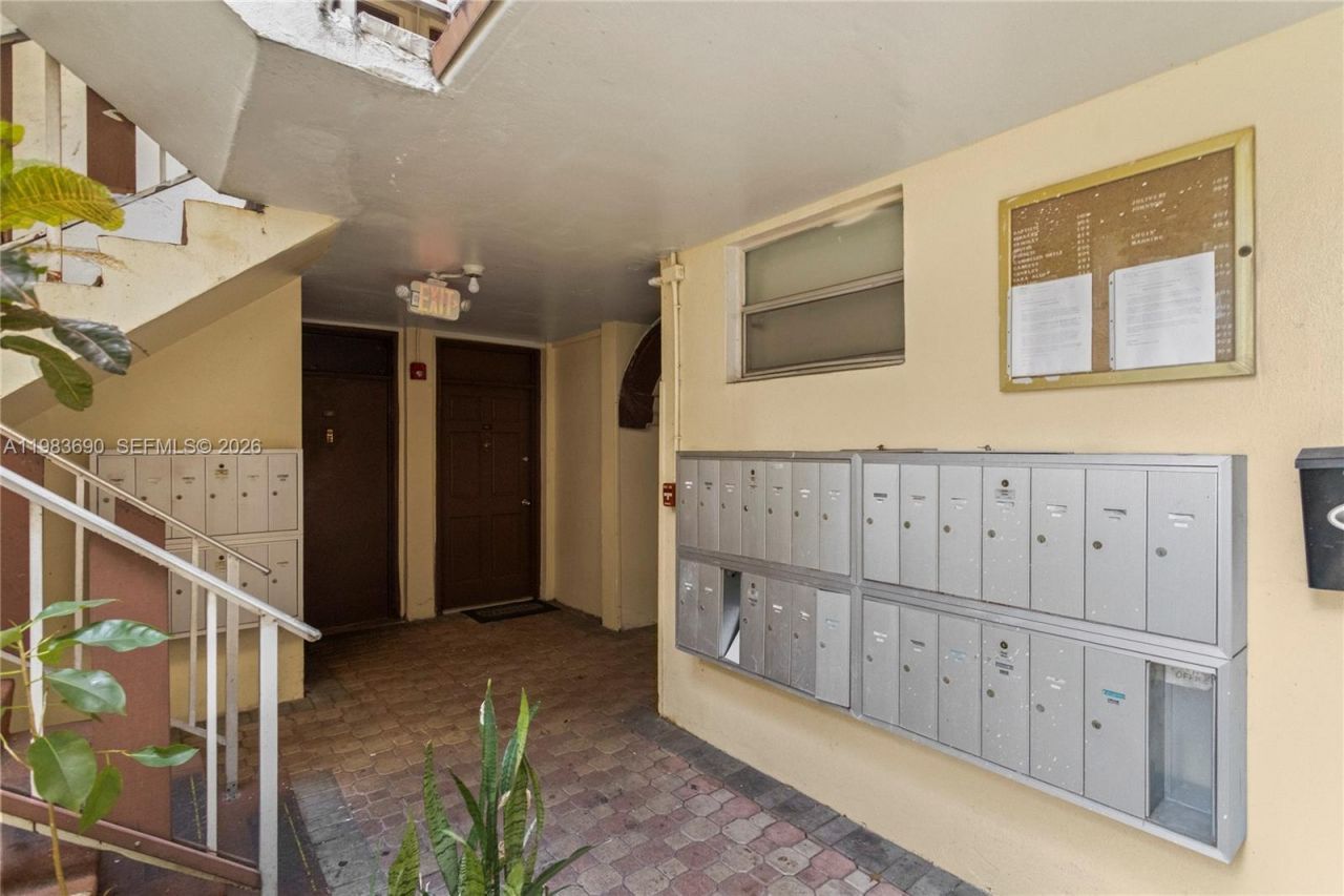 13655 NE 10th Aveue , Unit 304, North Miami, FL 33161 Photo