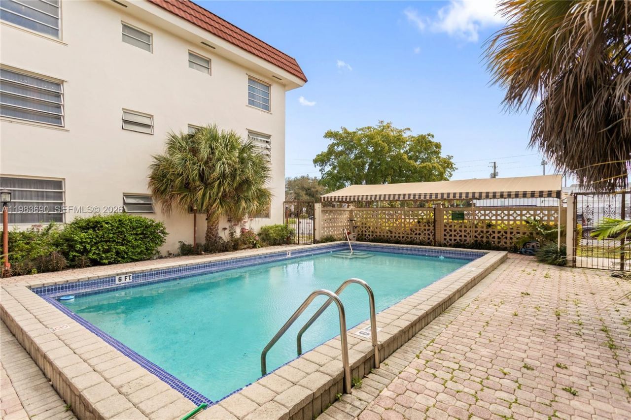 13655 NE 10th Aveue , Unit 304, North Miami, FL 33161 Photo