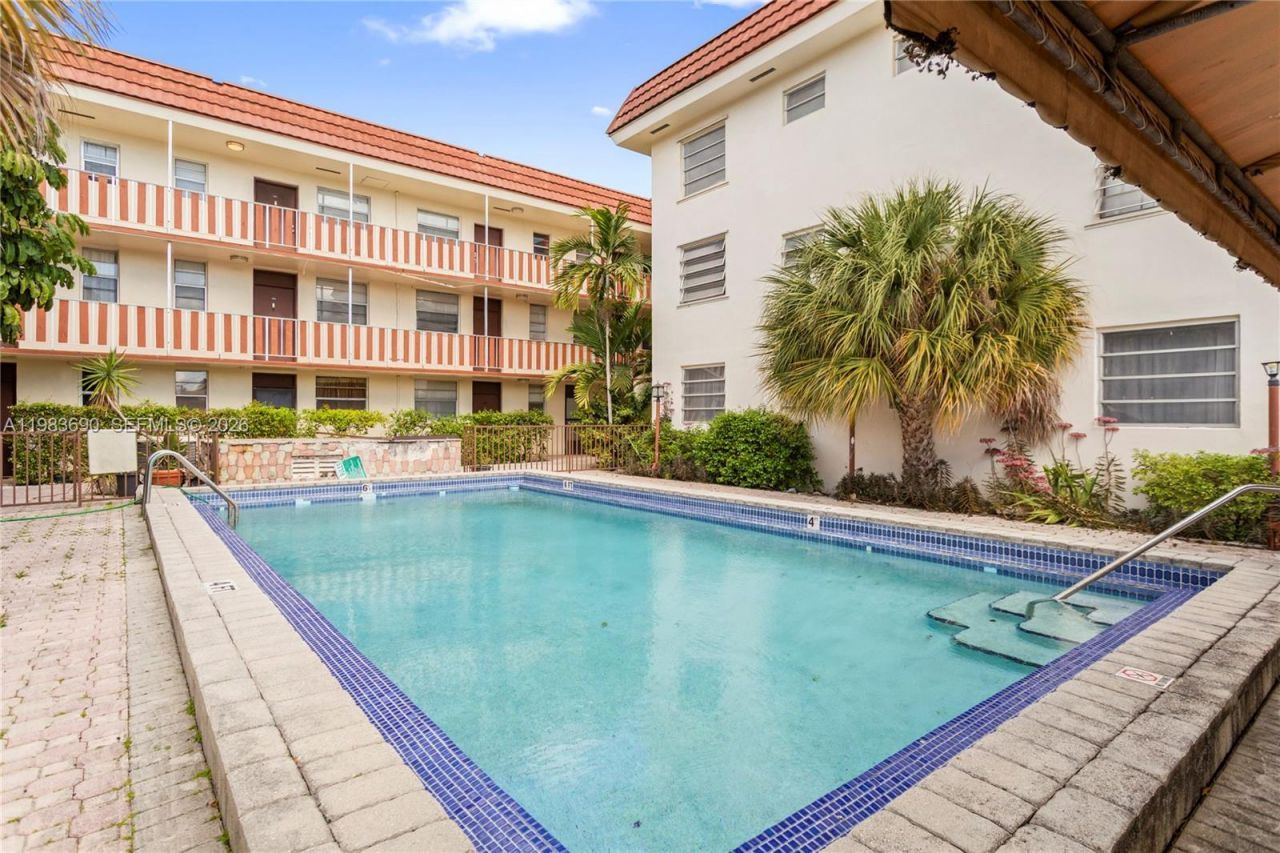 13655 NE 10th Aveue , Unit 304, North Miami, FL 33161 Photo