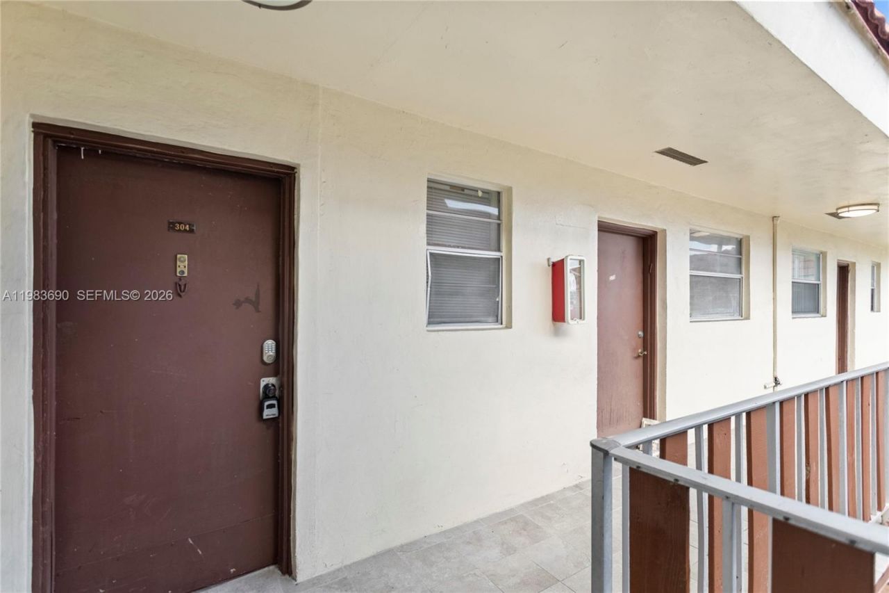 13655 NE 10th Aveue , Unit 304, North Miami, FL 33161 Photo