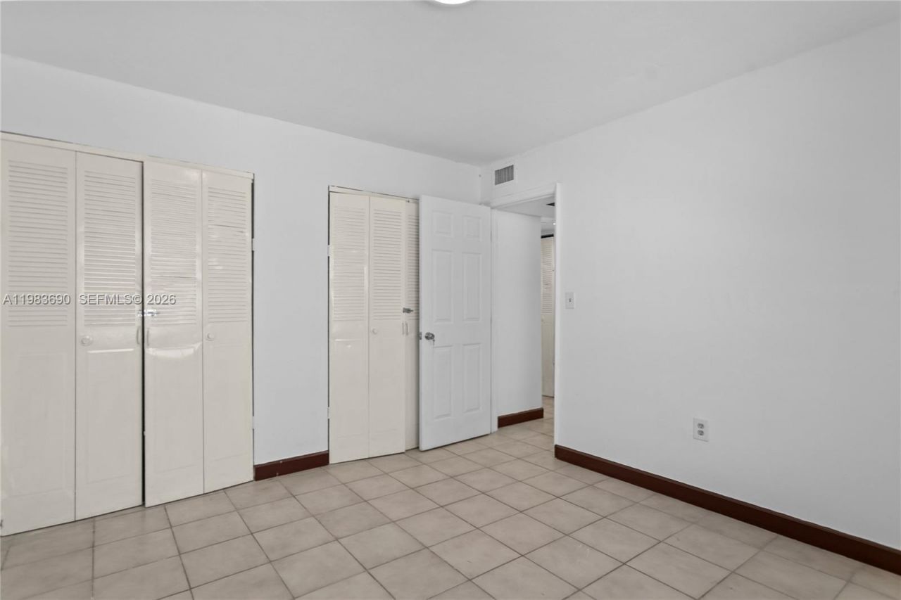 13655 NE 10th Aveue , Unit 304, North Miami, FL 33161 Photo