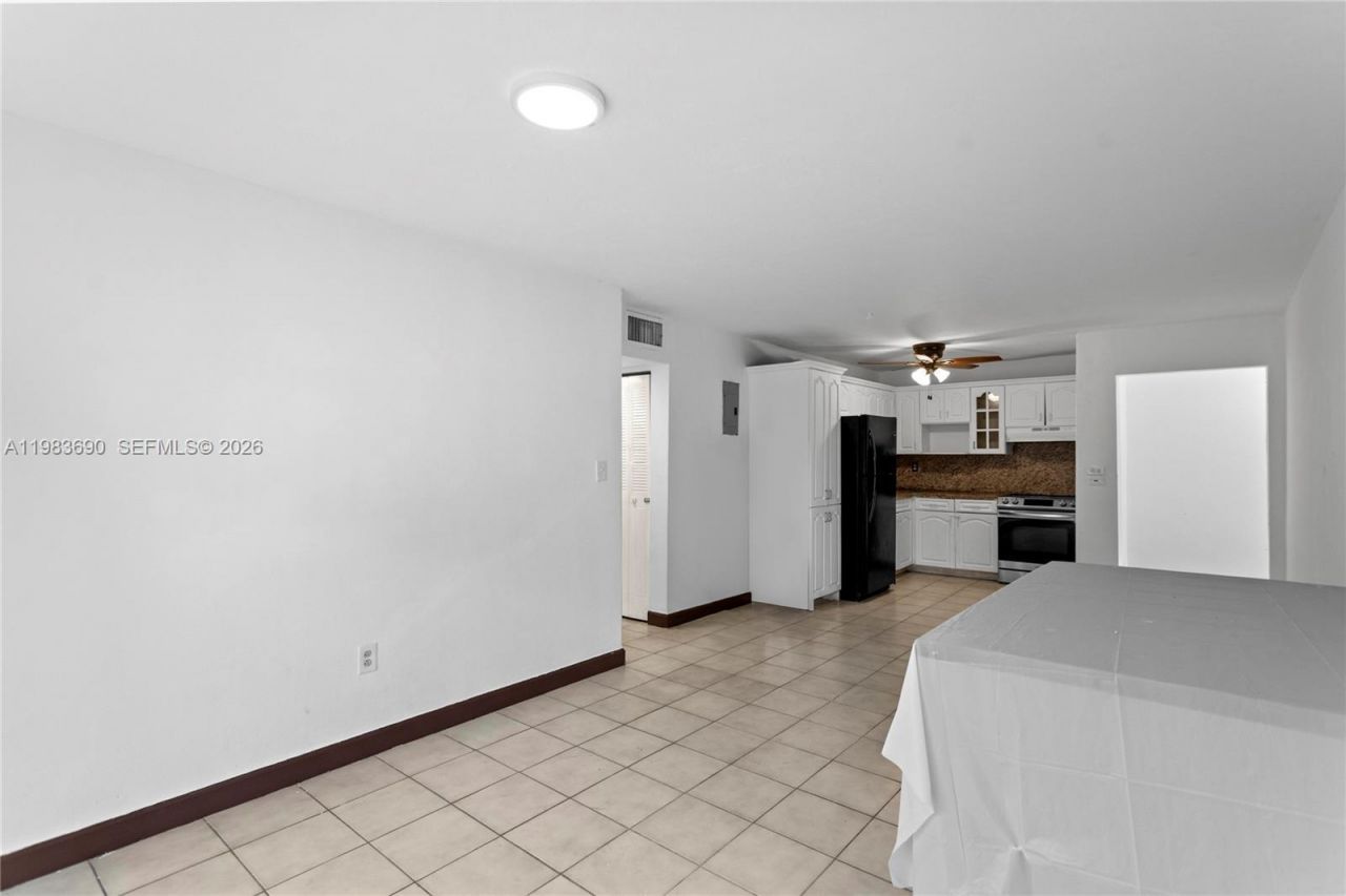 13655 NE 10th Aveue , Unit 304, North Miami, FL 33161 Photo