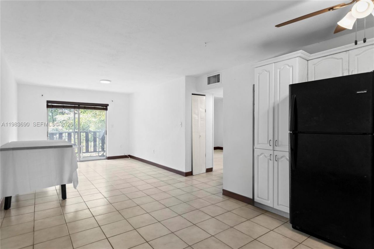 13655 NE 10th Aveue , Unit 304, North Miami, FL 33161 Photo