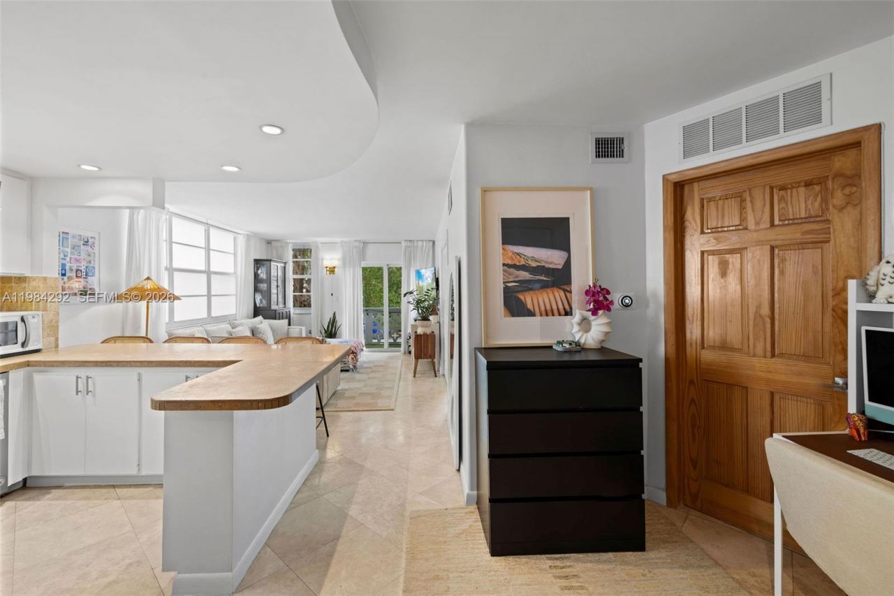 949 Pennsylvania Ave, Unit 201, Miami Beach, FL 33139 Photo