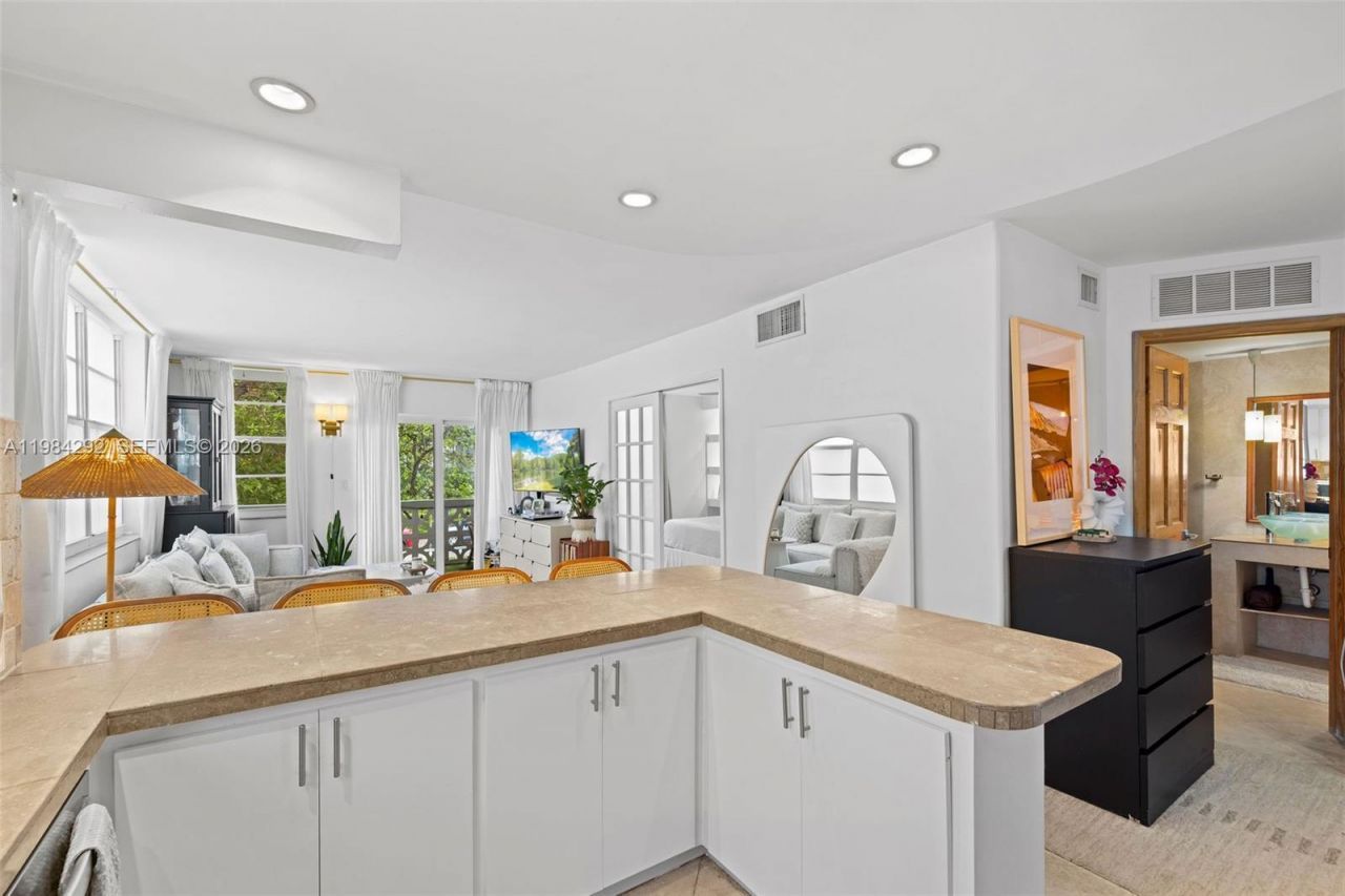 949 Pennsylvania Ave, Unit 201, Miami Beach, FL 33139 Photo