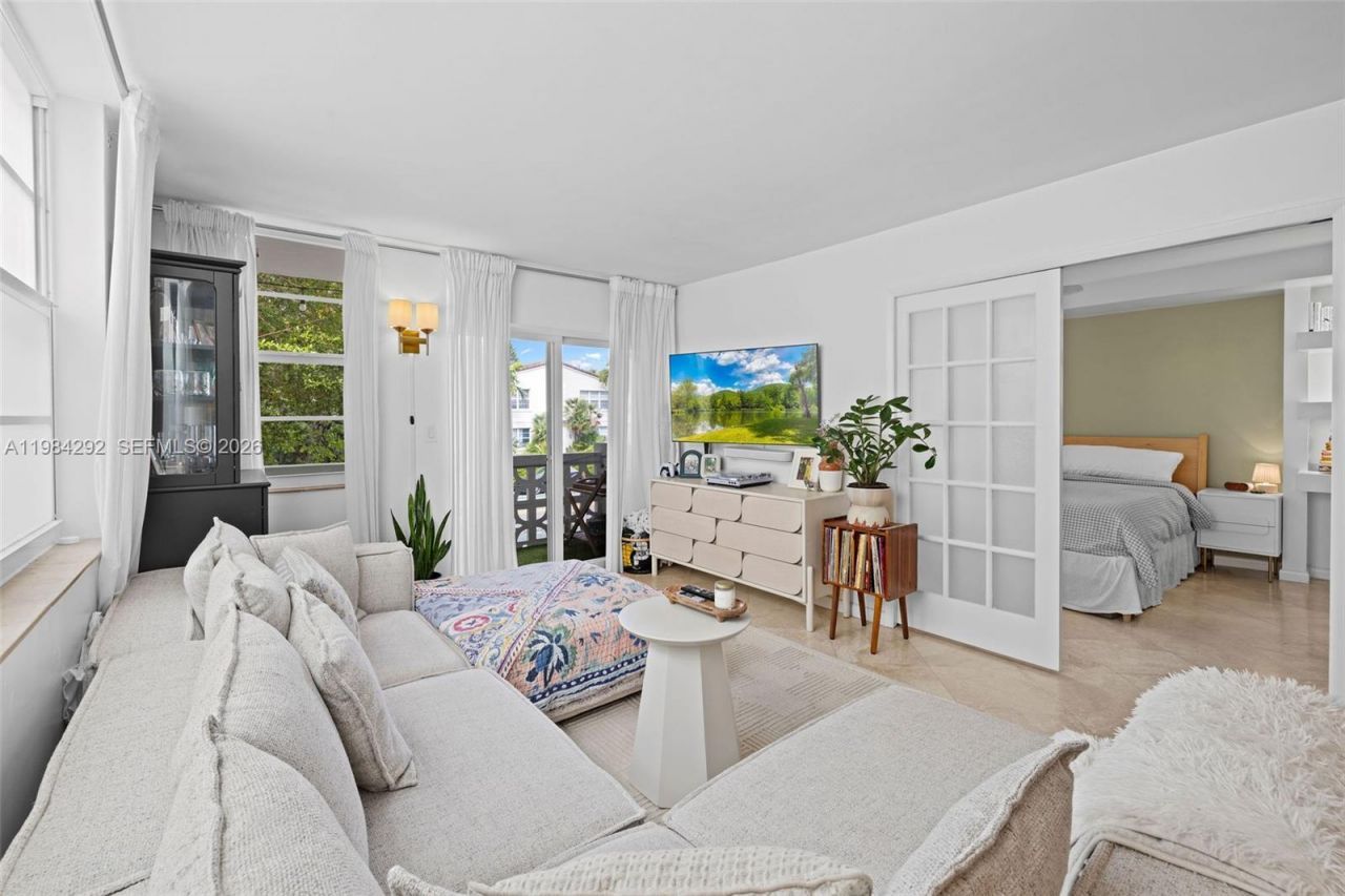 949 Pennsylvania Ave, Unit 201, Miami Beach, FL 33139 Photo