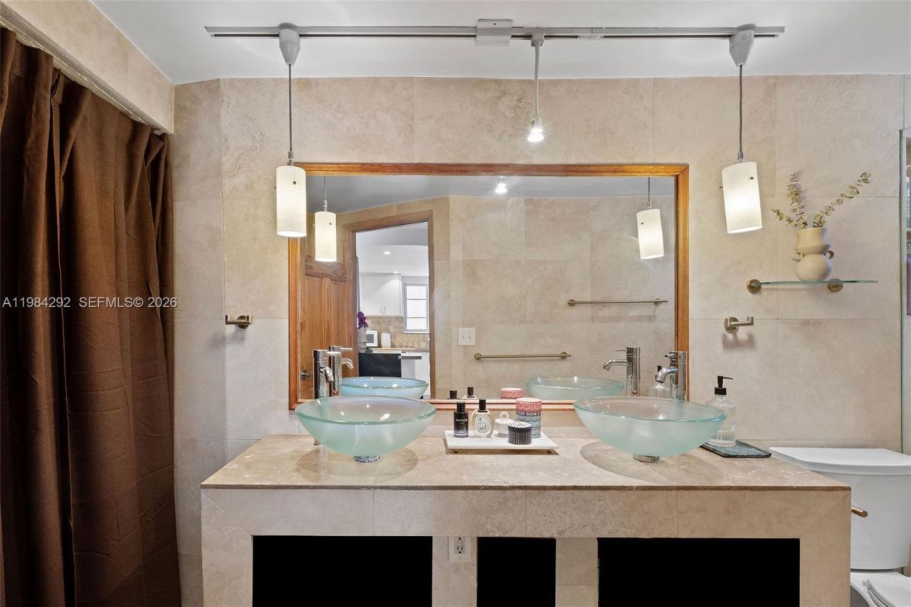 949 Pennsylvania Ave, Unit 201, Miami Beach, FL 33139 Photo