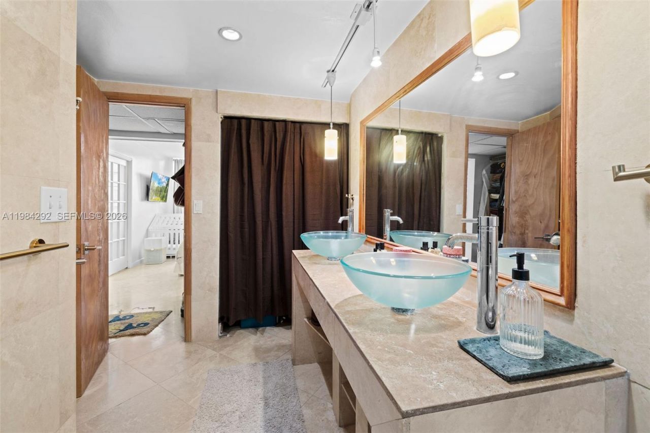 949 Pennsylvania Ave, Unit 201, Miami Beach, FL 33139 Photo