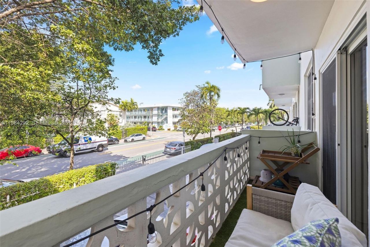 949 Pennsylvania Ave, Unit 201, Miami Beach, FL 33139 Photo