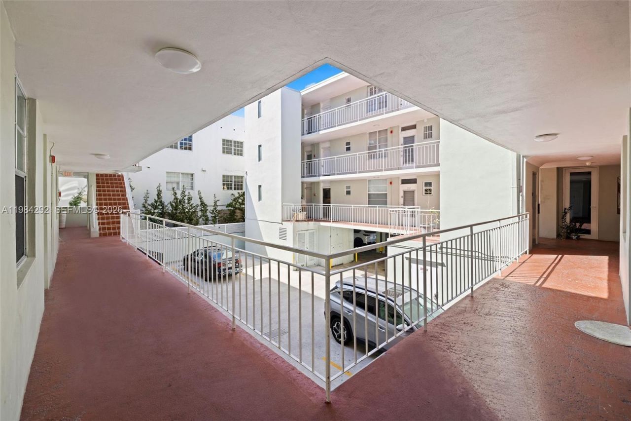 949 Pennsylvania Ave, Unit 201, Miami Beach, FL 33139 Photo