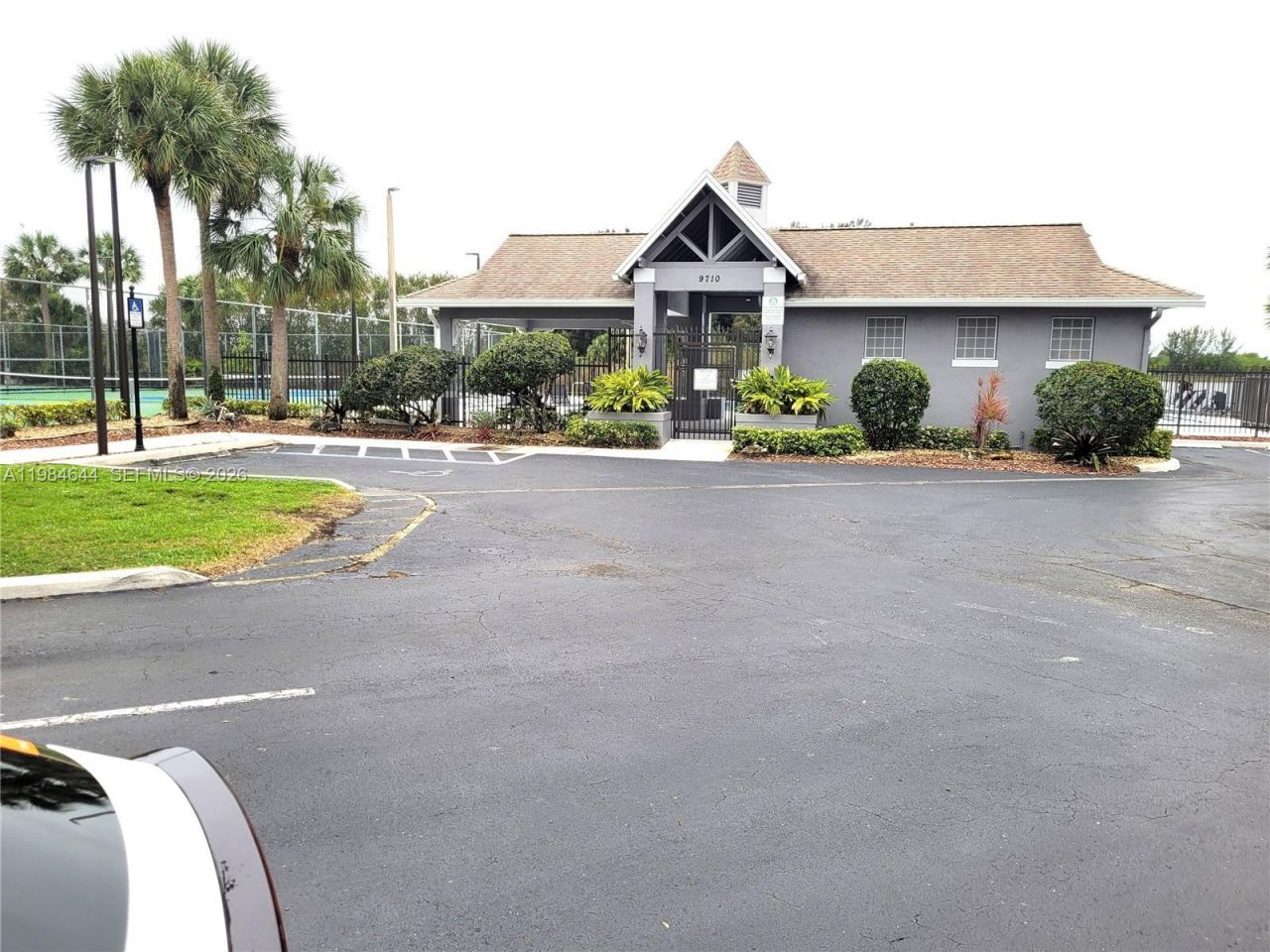 5823 Plum Harbor Cir, Tamarac, FL 33321 Photo