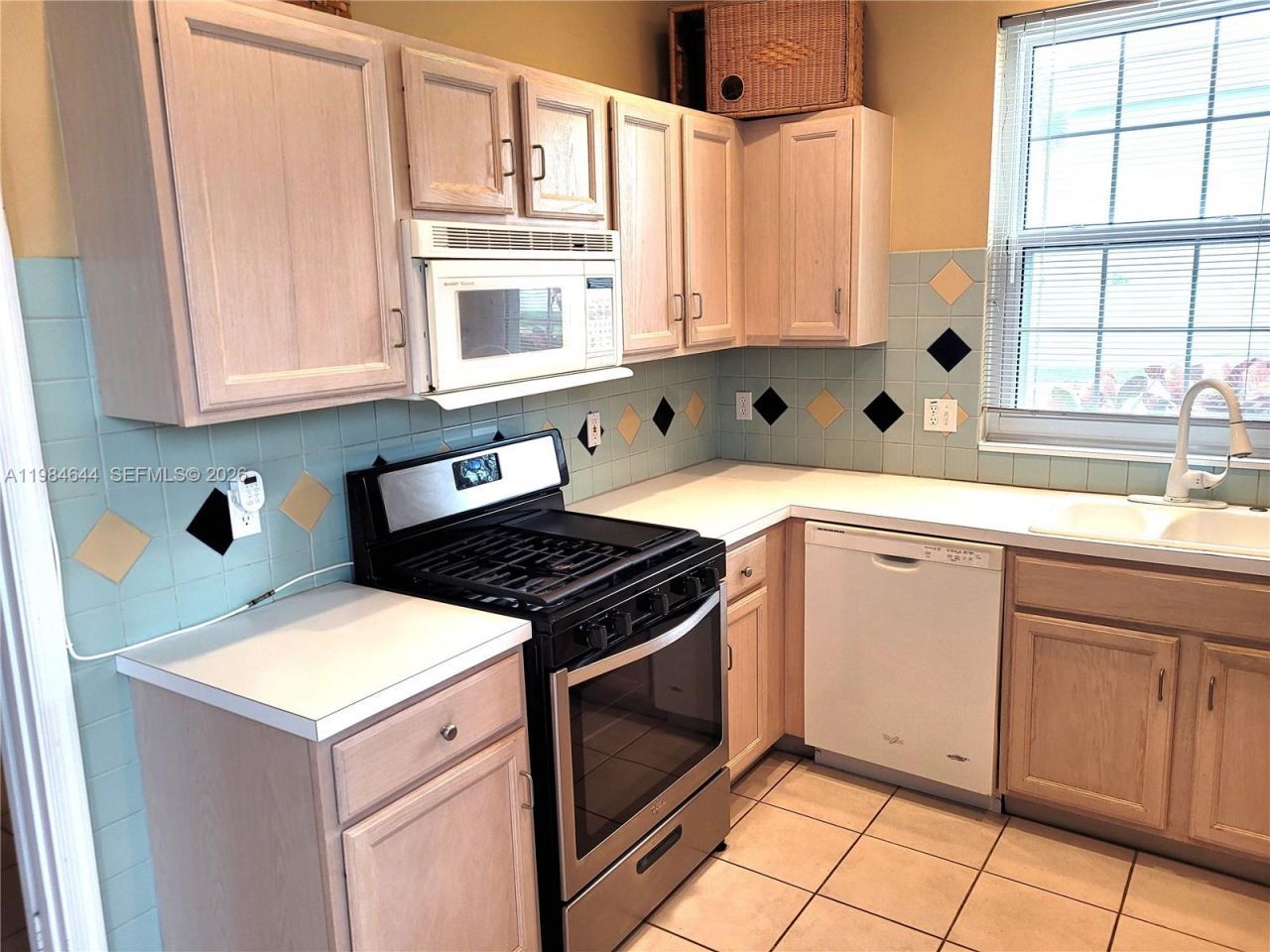 5823 Plum Harbor Cir, Tamarac, FL 33321 Photo