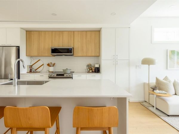 3450 Whittier Ave , Unit TH22, Saanich, BC V8Z 3R2