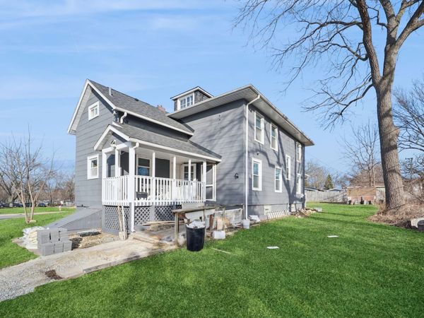 9 Center Road, Streamwood, IL 60107