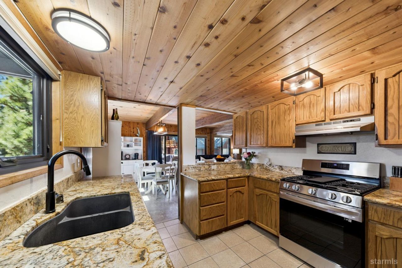 1796 Skyline Drive, South Lake Tahoe, CA 96150 Photo