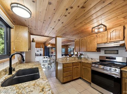 1796 Skyline Drive, South Lake Tahoe, CA 96150 Photo
