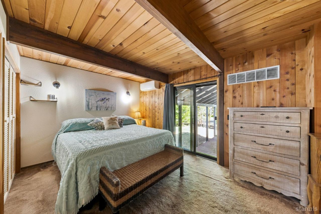 1796 Skyline Drive, South Lake Tahoe, CA 96150 Photo