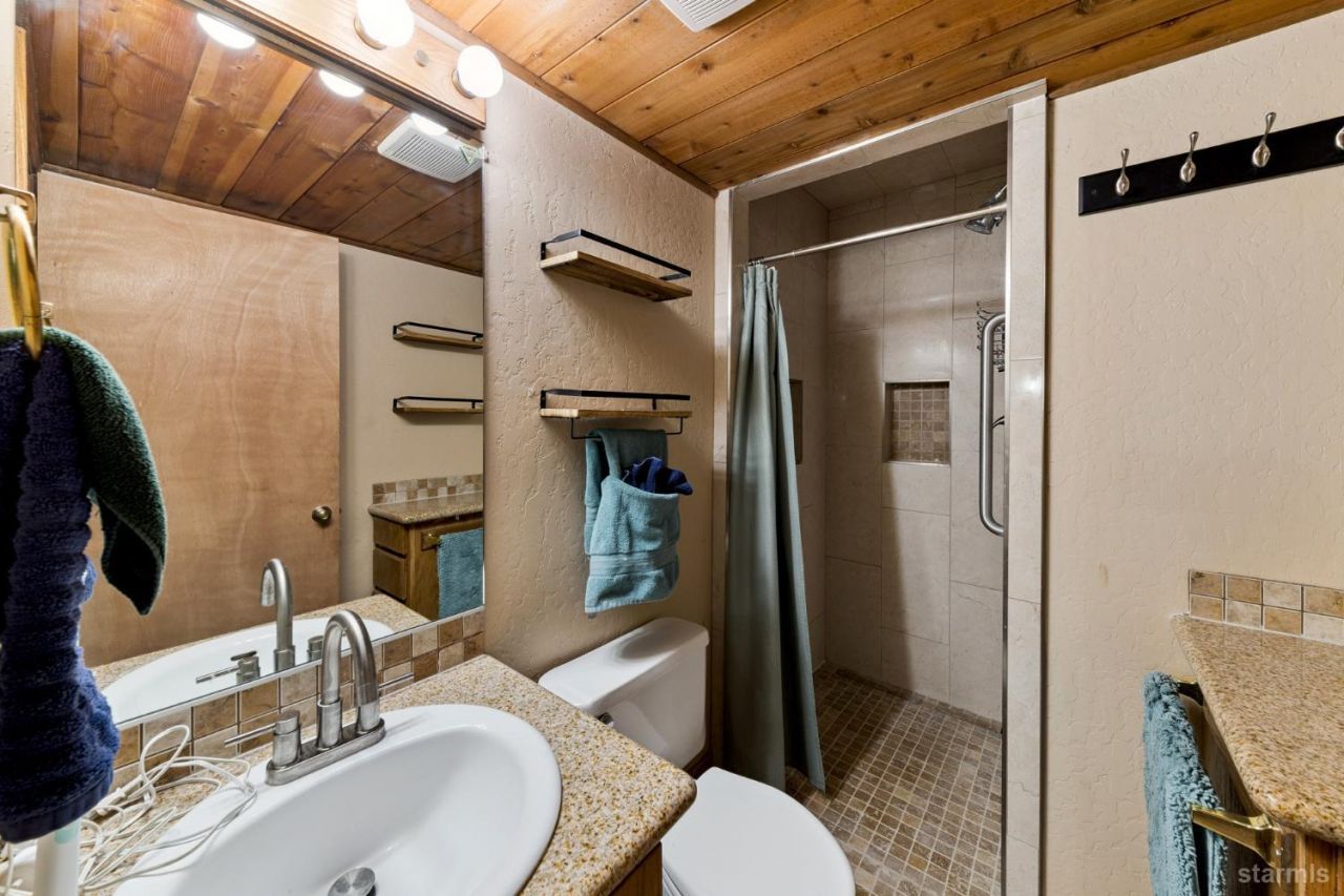 1796 Skyline Drive, South Lake Tahoe, CA 96150 Photo