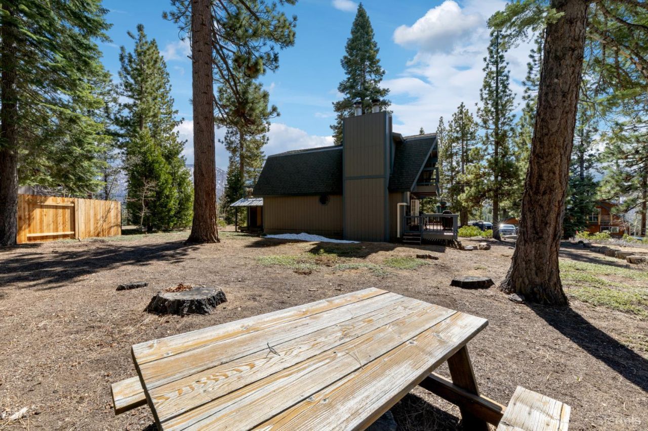 1796 Skyline Drive, South Lake Tahoe, CA 96150 Photo