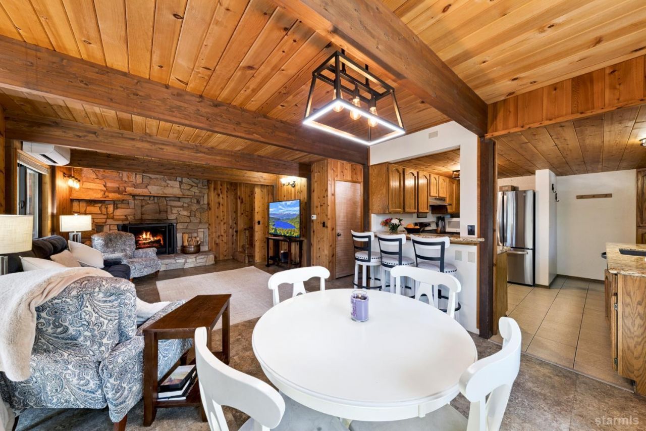 1796 Skyline Drive, South Lake Tahoe, CA 96150 Photo