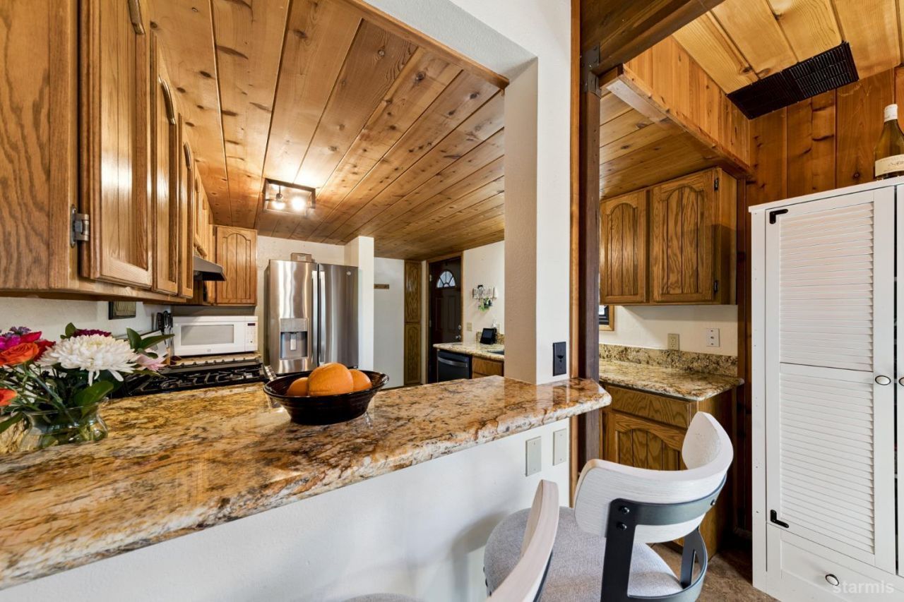 1796 Skyline Drive, South Lake Tahoe, CA 96150 Photo