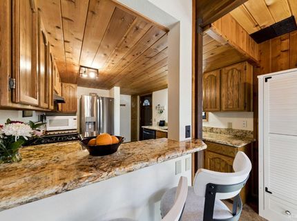 1796 Skyline Drive, South Lake Tahoe, CA 96150 Photo